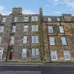Free Parking, City Centre, Lower Granton Abode