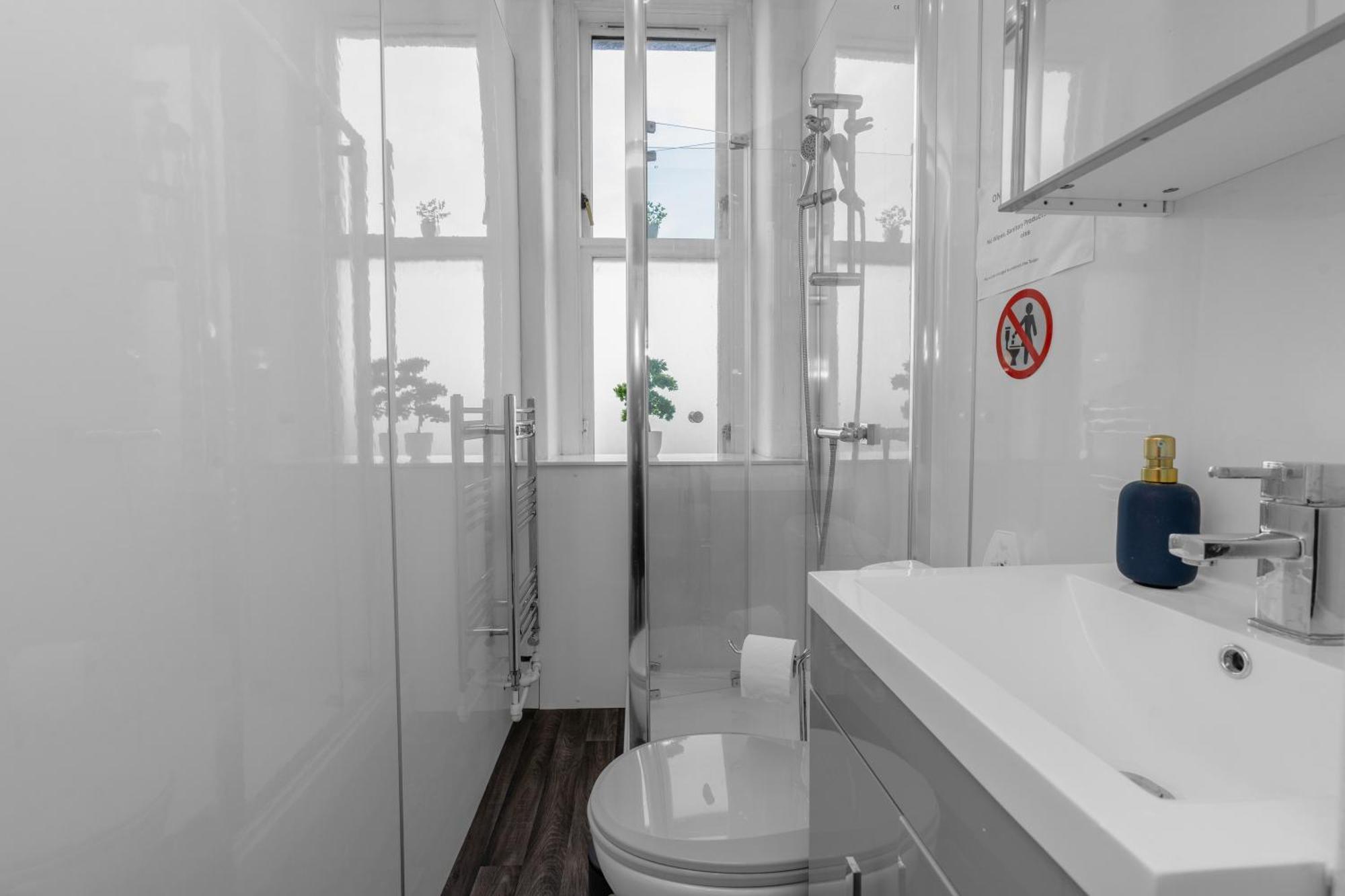 Free Parking, Centre, Lower Granton Abode Apartment