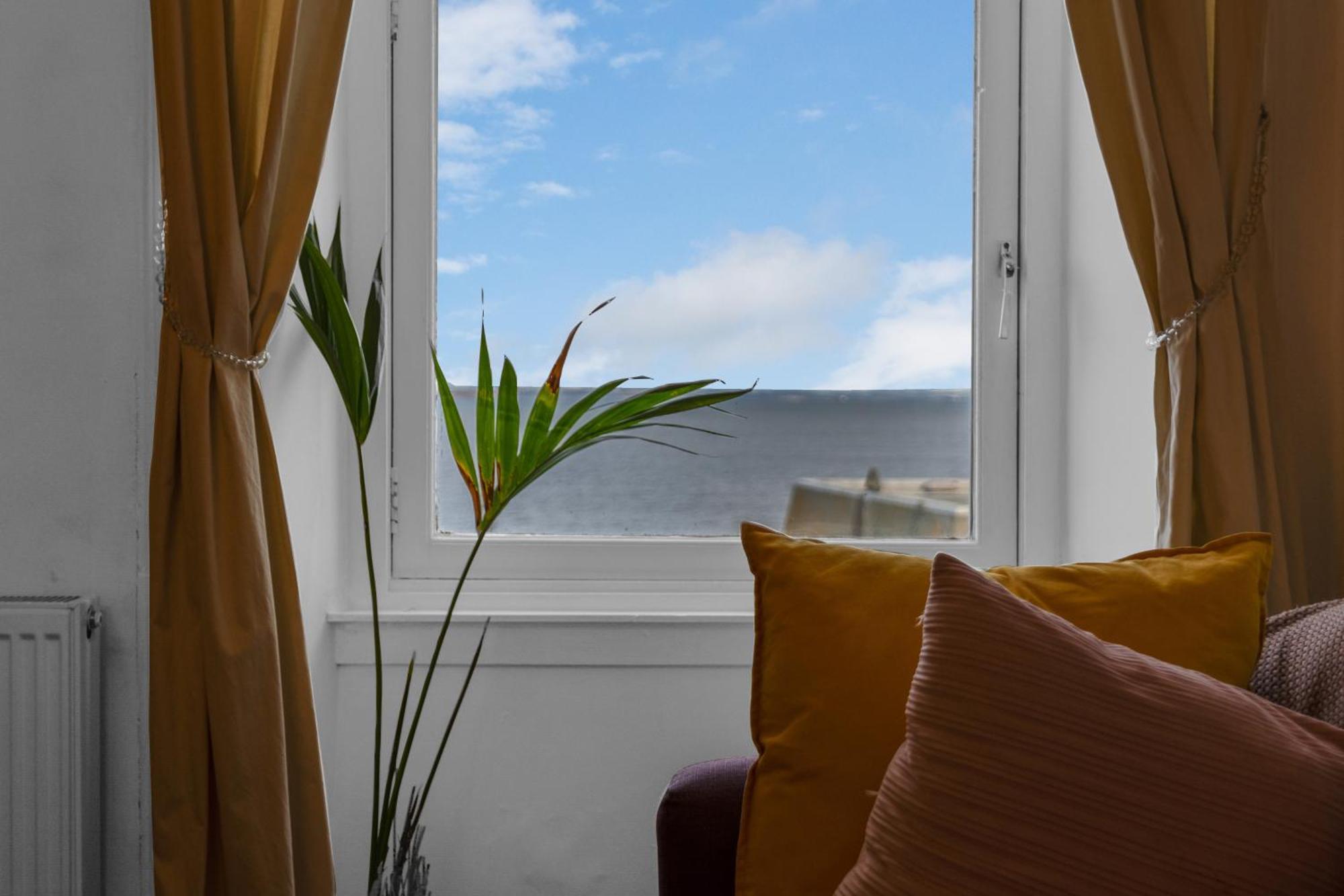 Free Parking, Centre, Lower Granton Abode